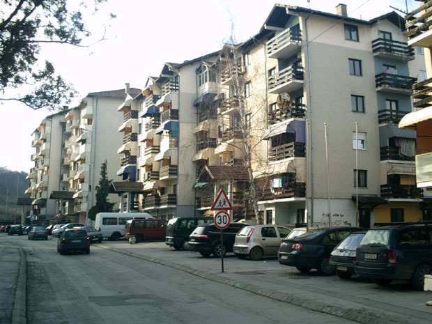 Ужас у Крушевцу: Жена била МРТВА ГОДИНАМА, комшије је нису виделе ТРИ (ФОТО)